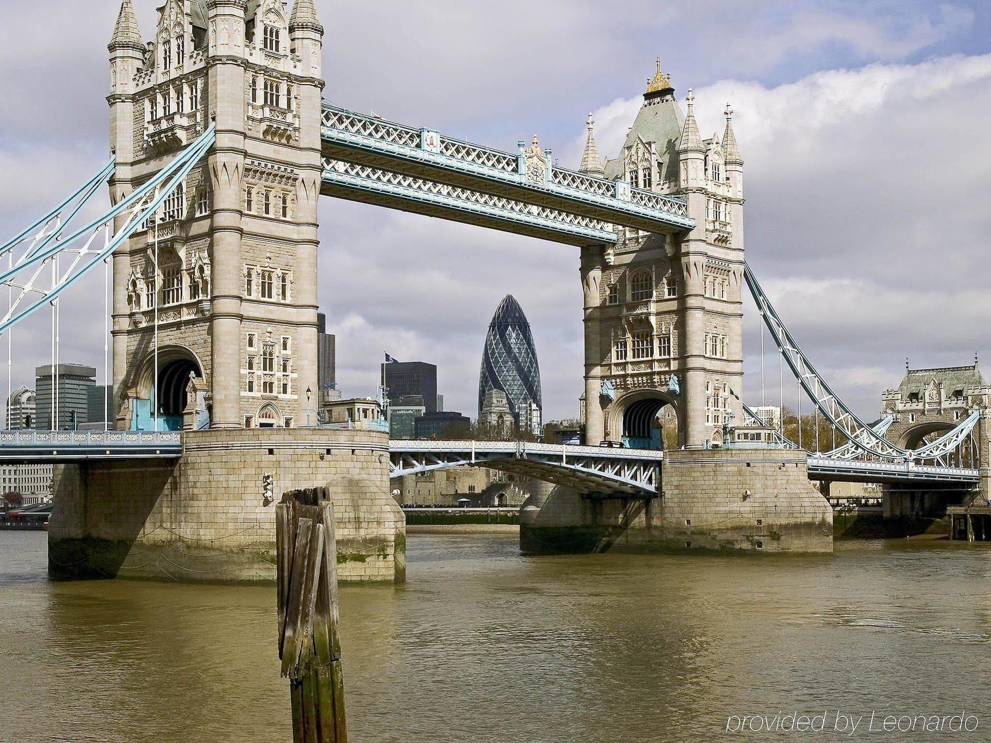 ホテル イビス ロンドン ストラトフォード エクステリア 写真